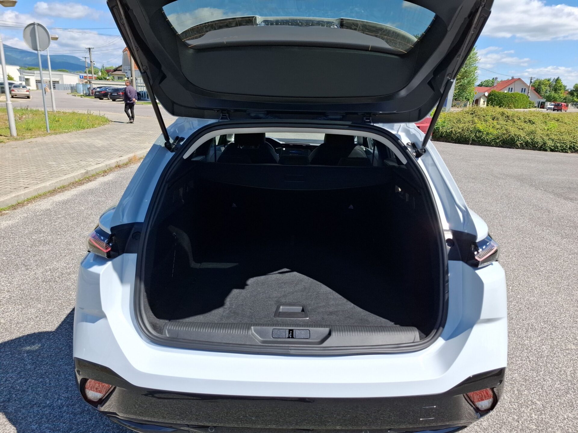 new 308 sw allure hybrid 145k e dcs6 (mhev)