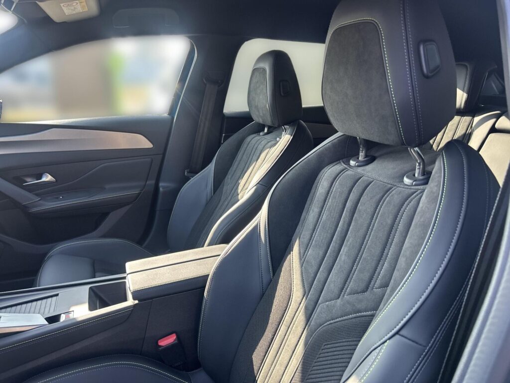 Peugeot 408 NEW GT 1.2 PureTech 130k EAT8 + NOČNÉ VIDENIE + ZÁRUKA 4r. / 80 000km