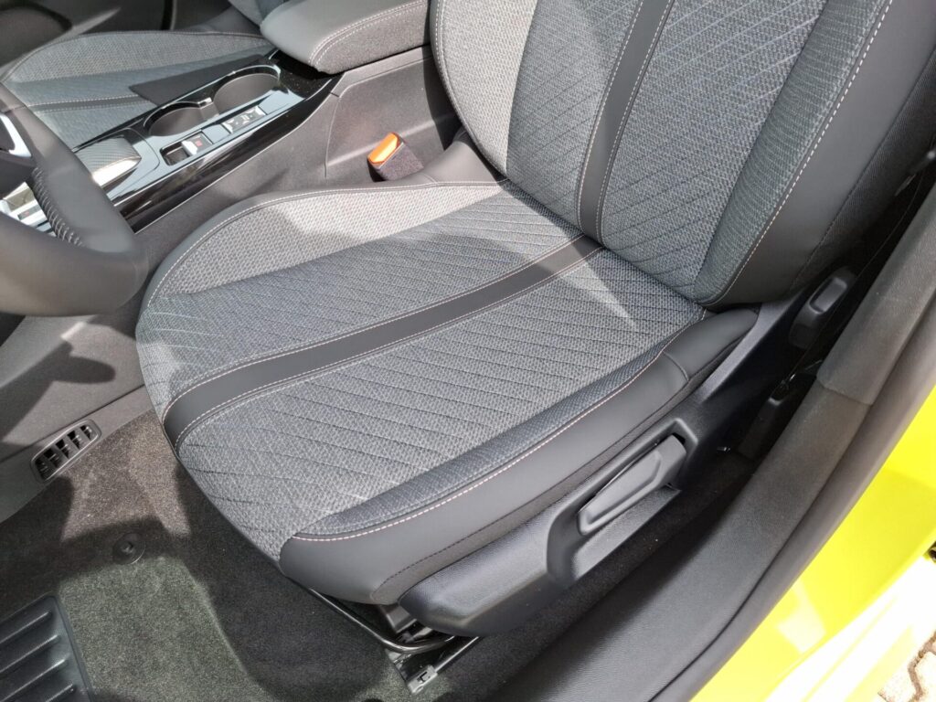 Peugeot 208 ALLURE Hybrid 110k e-DCS6 (MHEV)