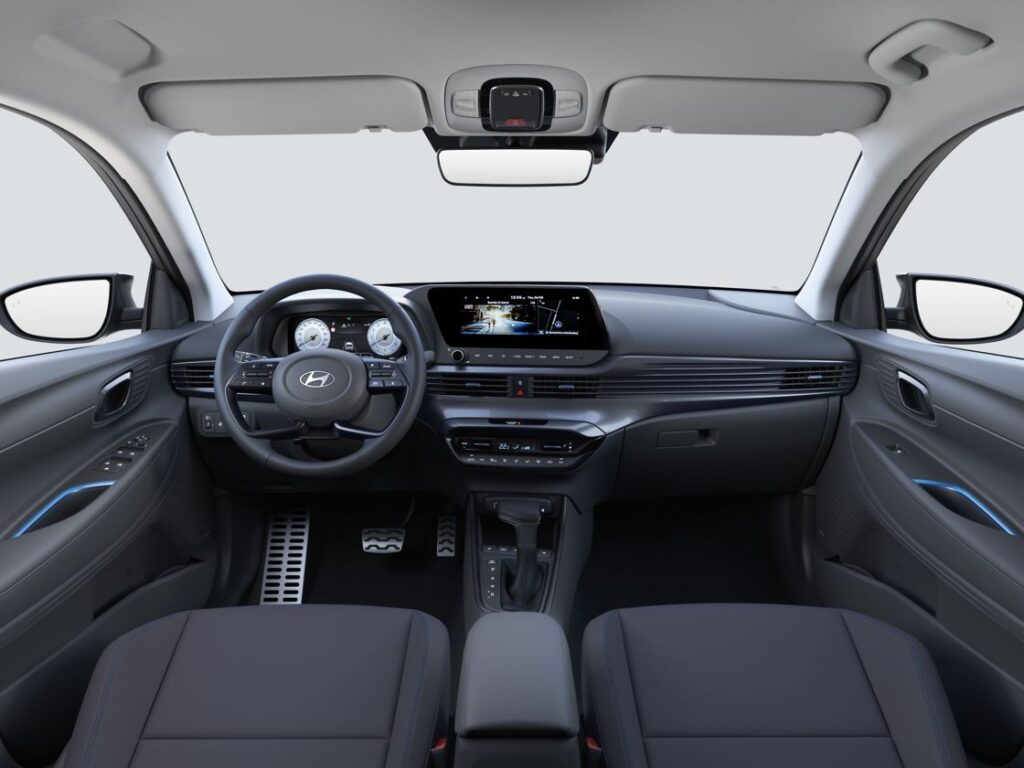 Priestranný interiér malého SUV