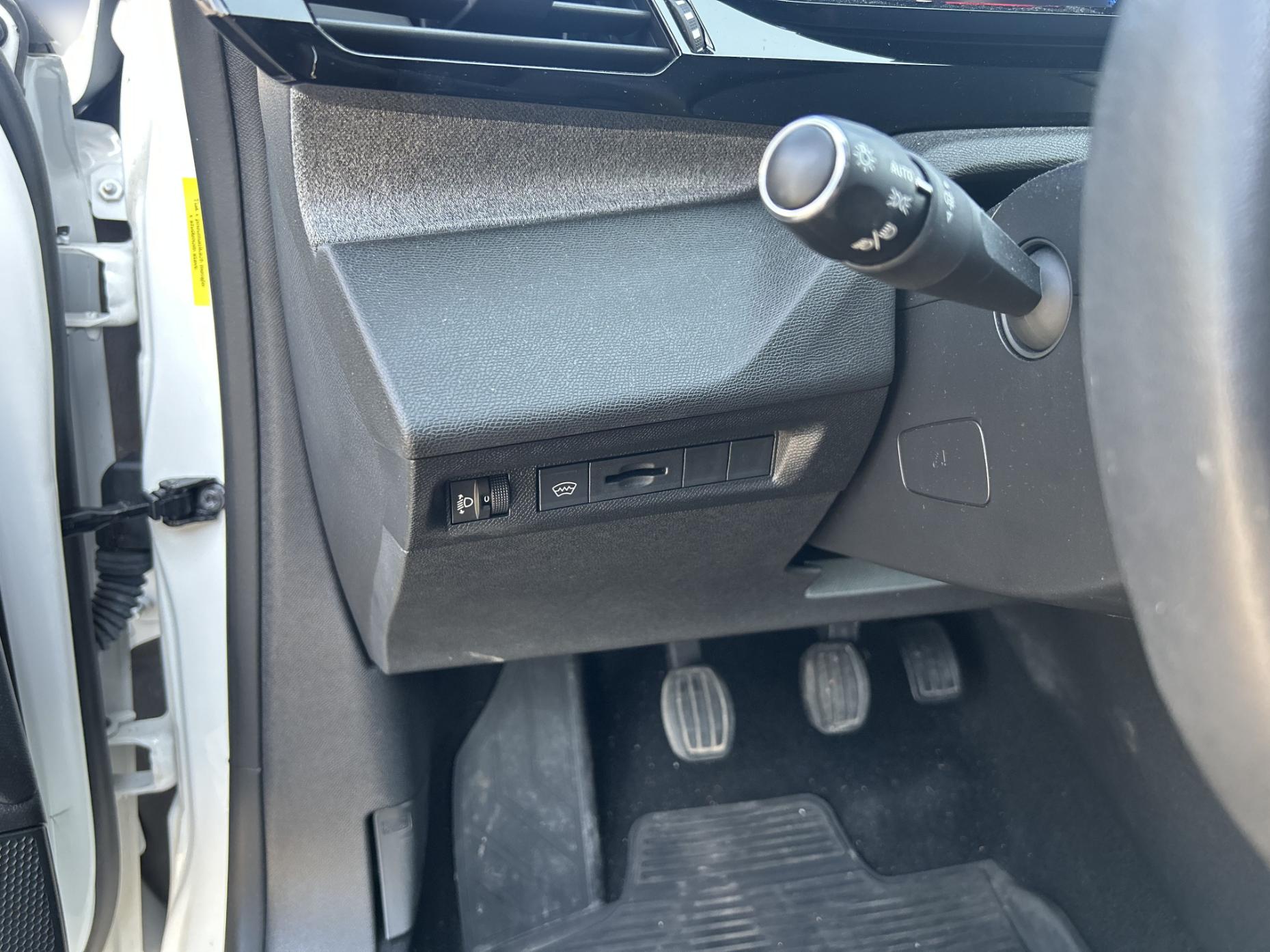 peugeot 308 allure pack puretech 130k bvm6 + predlžená záruka