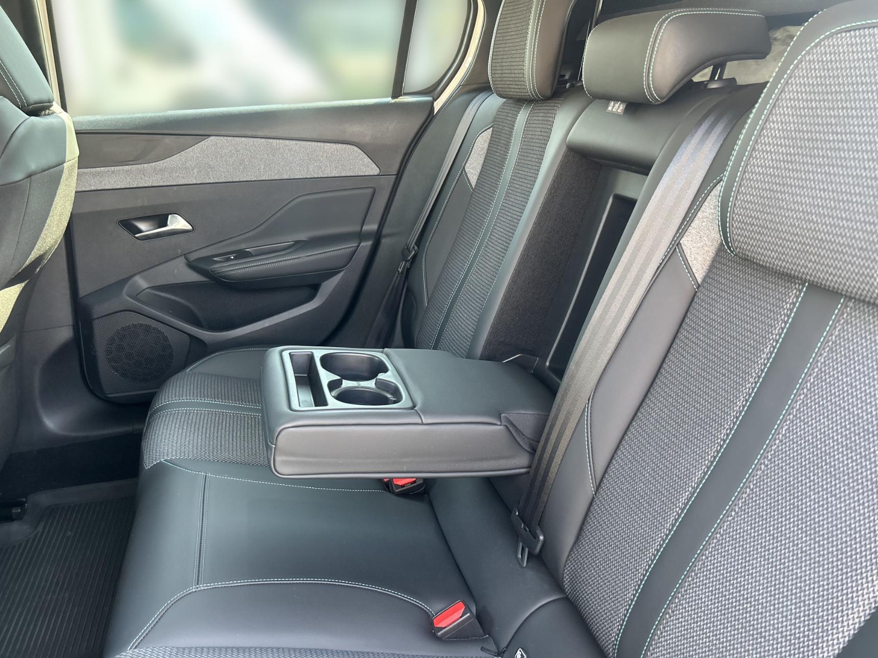 peugeot 308 allure pack puretech 130k bvm6 + predlžená záruka