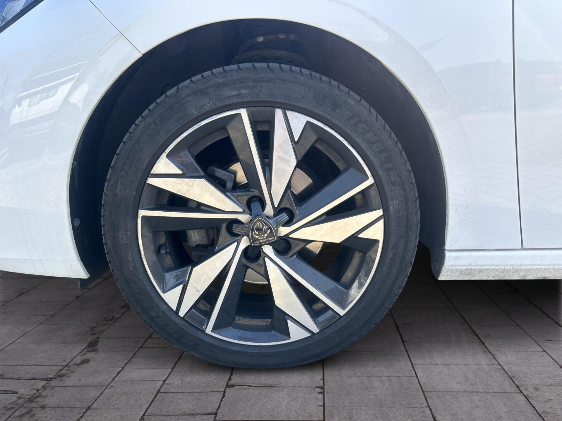 peugeot 308 allure pack puretech 130k bvm6 + predlžená záruka