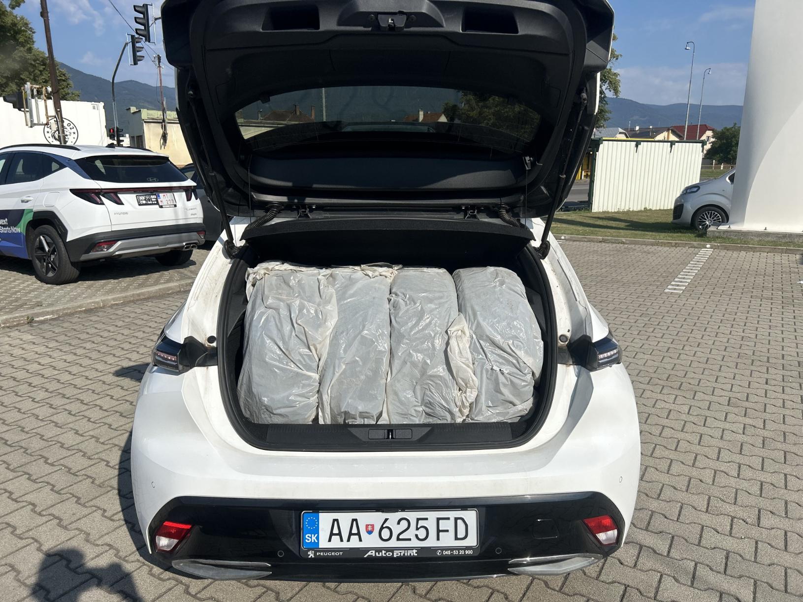 peugeot 308 allure pack puretech 130k bvm6 + predlžená záruka