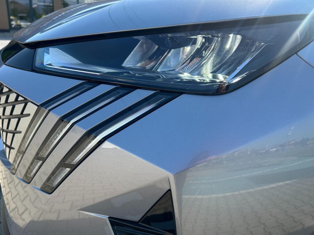 Peugeot NEW 3008 BUSINESS Hybrid 145k e-DCS6 (MHEV)