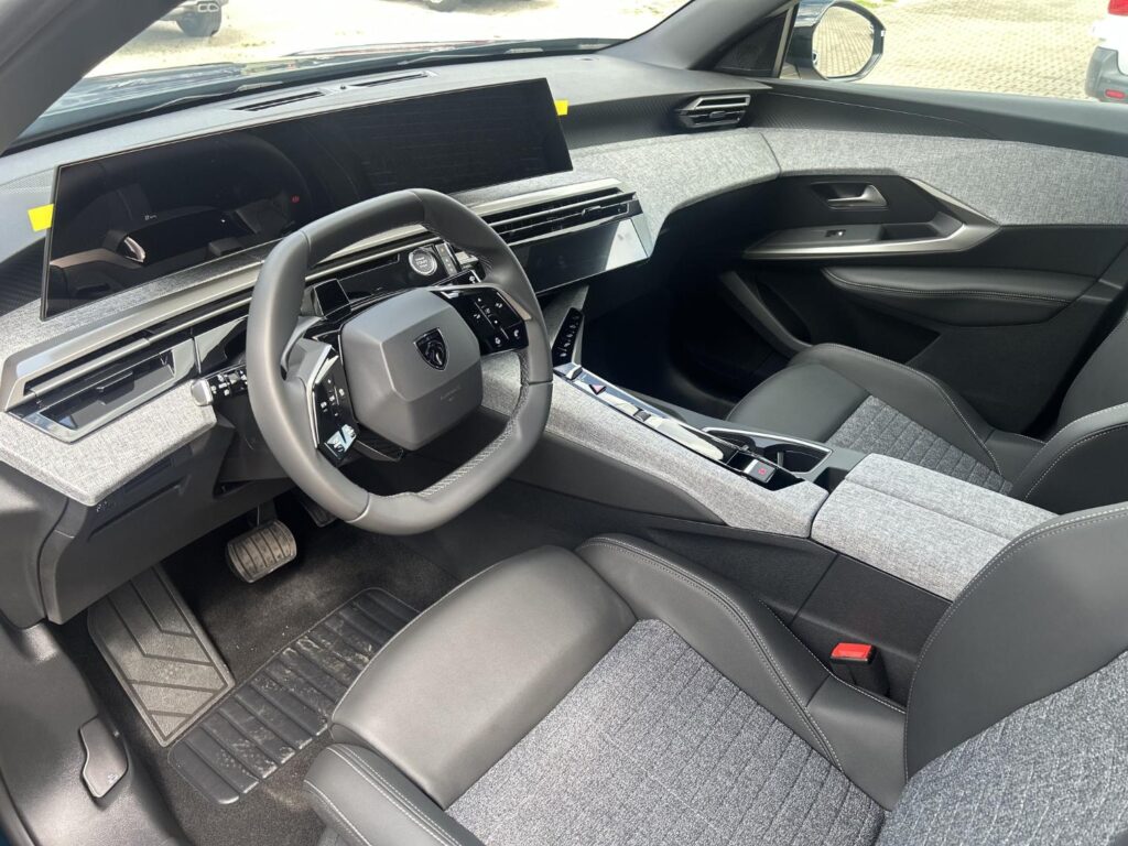 Peugeot NEW 3008 BUSINESS Hybrid 145k e-DCS6 (MHEV)