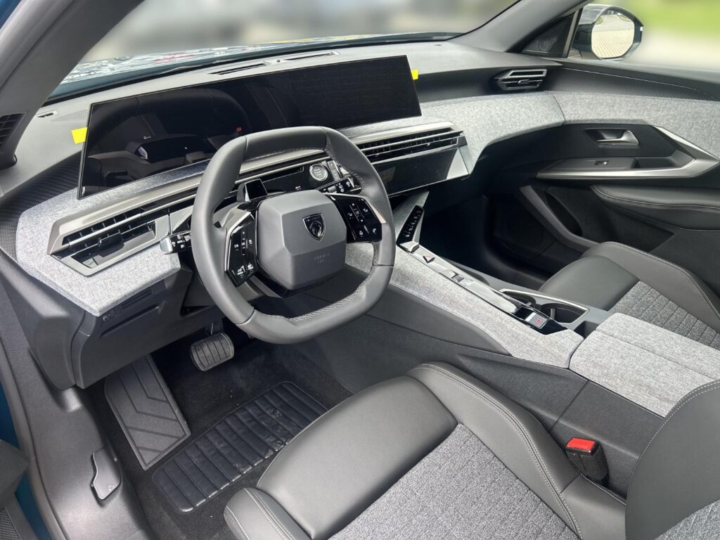 Peugeot 5008 NEW BUSINESS Hybrid 145k e-DCS6 (MHEV)