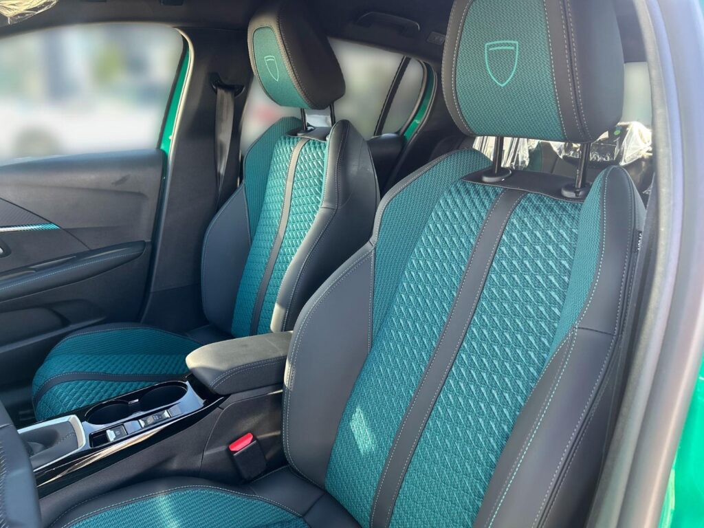 Peugeot 208 ENVY TURBO 100k BVM6