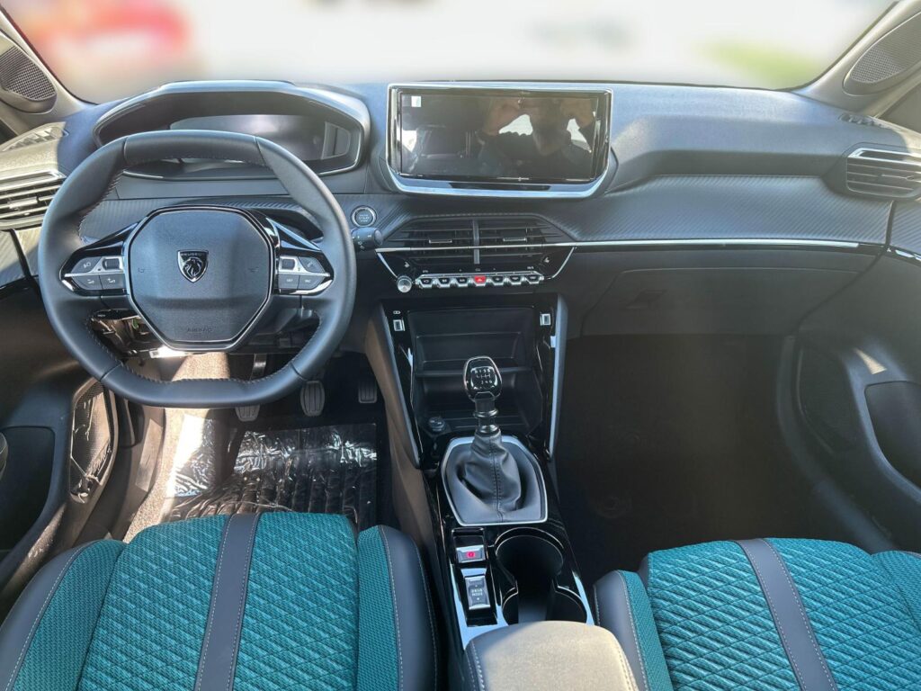 Peugeot 208 ENVY TURBO 100k BVM6